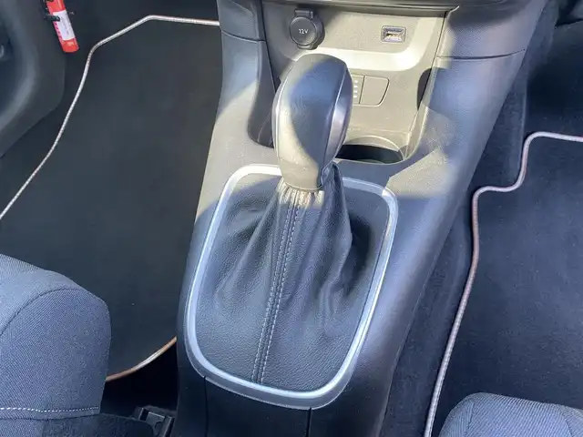 シトロエン Ｃ３ オリジンズ 福岡県 2019(令1)年 2.2万km 白 ・アダプティブクルーズコントロール/・Ｂｌｕｅｔｏｏｔｈ／ＵＳＢ／ｃａｒｐｌａｙ/iPod/・バックカメラ/・ＥＴＣ/・純正１７ＡＷ/・ＬＥＤライト/・インテリジェントハイビーム/・ブラインドスポット/・保証書/・取扱説明書