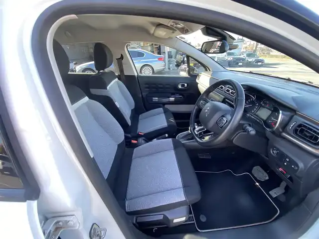 シトロエン Ｃ３ オリジンズ 福岡県 2019(令1)年 2.2万km 白 ・アダプティブクルーズコントロール/・Ｂｌｕｅｔｏｏｔｈ／ＵＳＢ／ｃａｒｐｌａｙ/iPod/・バックカメラ/・ＥＴＣ/・純正１７ＡＷ/・ＬＥＤライト/・インテリジェントハイビーム/・ブラインドスポット/・保証書/・取扱説明書