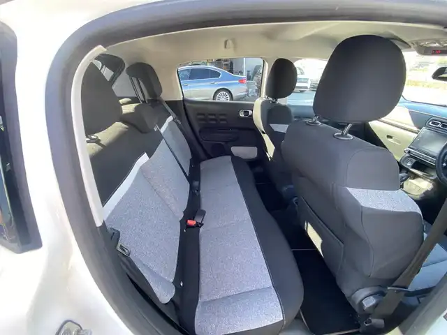 シトロエン Ｃ３ オリジンズ 福岡県 2019(令1)年 2.2万km 白 ・アダプティブクルーズコントロール/・Ｂｌｕｅｔｏｏｔｈ／ＵＳＢ／ｃａｒｐｌａｙ/iPod/・バックカメラ/・ＥＴＣ/・純正１７ＡＷ/・ＬＥＤライト/・インテリジェントハイビーム/・ブラインドスポット/・保証書/・取扱説明書