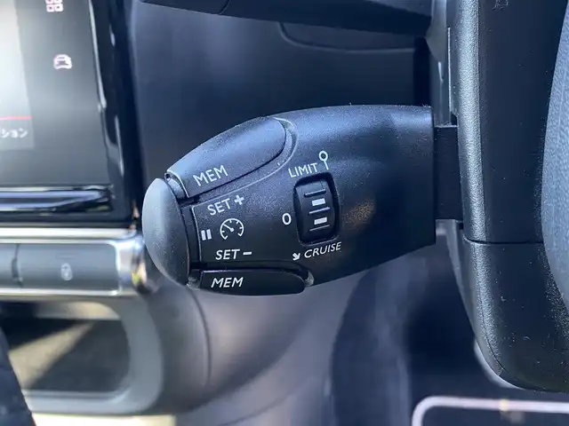 シトロエン Ｃ３ オリジンズ 福岡県 2019(令1)年 2.2万km 白 ・アダプティブクルーズコントロール/・Ｂｌｕｅｔｏｏｔｈ／ＵＳＢ／ｃａｒｐｌａｙ/iPod/・バックカメラ/・ＥＴＣ/・純正１７ＡＷ/・ＬＥＤライト/・インテリジェントハイビーム/・ブラインドスポット/・保証書/・取扱説明書