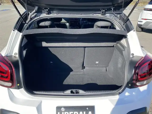 シトロエン Ｃ３ オリジンズ 福岡県 2019(令1)年 2.2万km 白 ・アダプティブクルーズコントロール/・Ｂｌｕｅｔｏｏｔｈ／ＵＳＢ／ｃａｒｐｌａｙ/iPod/・バックカメラ/・ＥＴＣ/・純正１７ＡＷ/・ＬＥＤライト/・インテリジェントハイビーム/・ブラインドスポット/・保証書/・取扱説明書