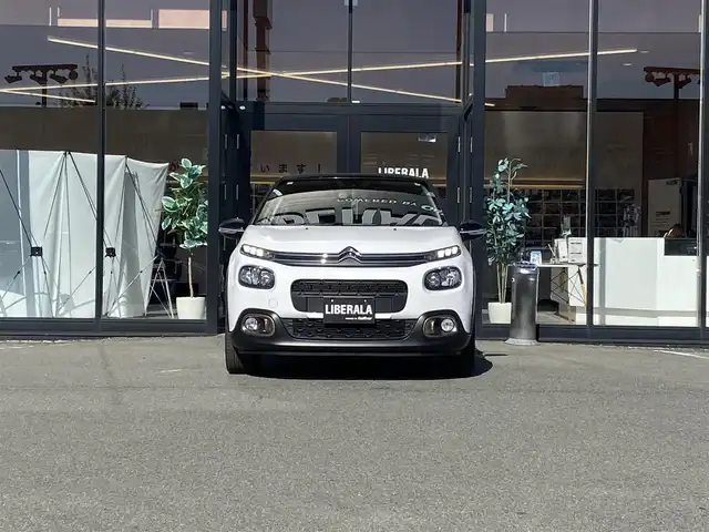 シトロエン Ｃ３ オリジンズ 福岡県 2019(令1)年 2.2万km 白 ・アダプティブクルーズコントロール/・Ｂｌｕｅｔｏｏｔｈ／ＵＳＢ／ｃａｒｐｌａｙ/iPod/・バックカメラ/・ＥＴＣ/・純正１７ＡＷ/・ＬＥＤライト/・インテリジェントハイビーム/・ブラインドスポット/・保証書/・取扱説明書