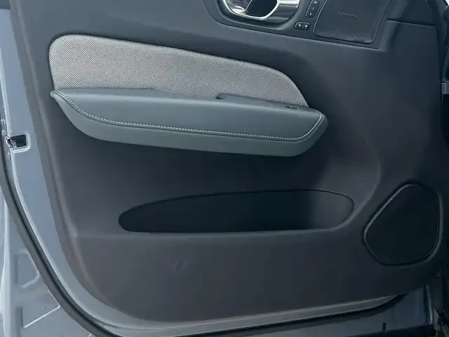 ボルボ ボルボ ＸＣ６０ B6 AWD Rデザイン 岡山県 2021(令3)年 6.4万km グレー パイロットアシスト/CarSafety/純正Googleナビ/ステアリングアシスト/HarmanKardonプレミアムサウンド/ヘッドアップディスプレイ/エアサス/Rデザインハーフレザーシート/シートヒーター前後/ベンチレーション/PWシート/360°カメラ/アップルカープレイ/アンドロイドオート/純正21インチAW/ドラレコ前後/ETC2.0