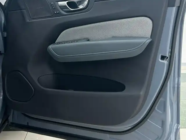 ボルボ ボルボ ＸＣ６０ B6 AWD Rデザイン 岡山県 2021(令3)年 6.4万km グレー パイロットアシスト/CarSafety/純正Googleナビ/ステアリングアシスト/HarmanKardonプレミアムサウンド/ヘッドアップディスプレイ/エアサス/Rデザインハーフレザーシート/シートヒーター前後/ベンチレーション/PWシート/360°カメラ/アップルカープレイ/アンドロイドオート/純正21インチAW/ドラレコ前後/ETC2.0