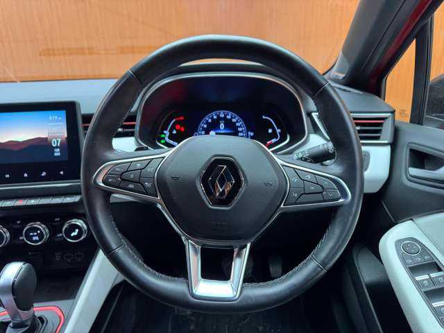 ルノー ルノー ルーテシア インテンス テックパック 千葉県 2021(令3)年 2.5万km ルージュフラムM ＡＣＣ　/黒革　/ディスプレイオーディオ　/ＢＯＳＥサウンド　/３６０°　/Ｂｌｕｅｔｏｏｔｈ接続　/シートＨ　/ステアリングヒーター　/ＬＥＤライト　/オートハイビーム　/衝突軽減Ｂ　/ＢＳＭ　/ＬＫＡ　/ＥＴＣ　/ドラレコ