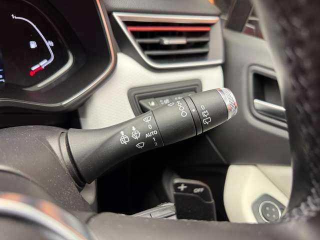 ルノー ルノー ルーテシア インテンス テックパック 千葉県 2021(令3)年 2.5万km ルージュフラムM ＡＣＣ　/黒革　/ディスプレイオーディオ　/ＢＯＳＥサウンド　/３６０°　/Ｂｌｕｅｔｏｏｔｈ接続　/シートＨ　/ステアリングヒーター　/ＬＥＤライト　/オートハイビーム　/衝突軽減Ｂ　/ＢＳＭ　/ＬＫＡ　/ＥＴＣ　/ドラレコ