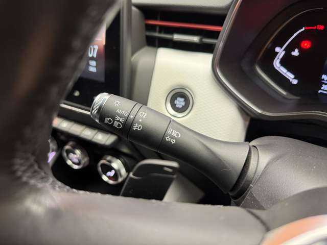 ルノー ルノー ルーテシア インテンス テックパック 千葉県 2021(令3)年 2.5万km ルージュフラムM ＡＣＣ　/黒革　/ディスプレイオーディオ　/ＢＯＳＥサウンド　/３６０°　/Ｂｌｕｅｔｏｏｔｈ接続　/シートＨ　/ステアリングヒーター　/ＬＥＤライト　/オートハイビーム　/衝突軽減Ｂ　/ＢＳＭ　/ＬＫＡ　/ＥＴＣ　/ドラレコ