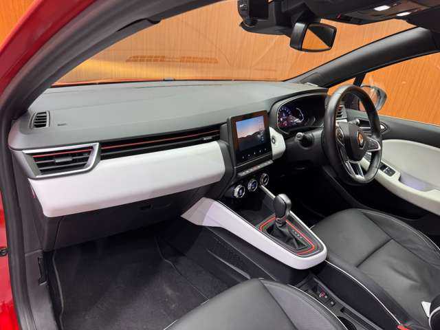 ルノー ルノー ルーテシア インテンス テックパック 千葉県 2021(令3)年 2.5万km ルージュフラムM ＡＣＣ　/黒革　/ディスプレイオーディオ　/ＢＯＳＥサウンド　/３６０°　/Ｂｌｕｅｔｏｏｔｈ接続　/シートＨ　/ステアリングヒーター　/ＬＥＤライト　/オートハイビーム　/衝突軽減Ｂ　/ＢＳＭ　/ＬＫＡ　/ＥＴＣ　/ドラレコ