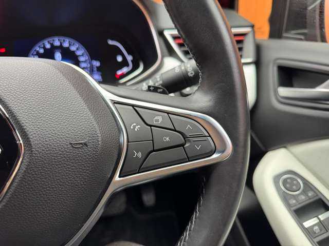 ルノー ルノー ルーテシア インテンス テックパック 千葉県 2021(令3)年 2.5万km ルージュフラムM ＡＣＣ　/黒革　/ディスプレイオーディオ　/ＢＯＳＥサウンド　/３６０°　/Ｂｌｕｅｔｏｏｔｈ接続　/シートＨ　/ステアリングヒーター　/ＬＥＤライト　/オートハイビーム　/衝突軽減Ｂ　/ＢＳＭ　/ＬＫＡ　/ＥＴＣ　/ドラレコ