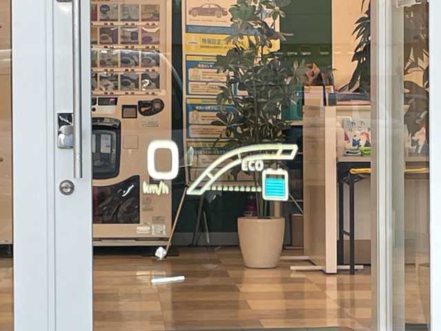 トヨタ プリウス A ツーリングセレクション 青森県 2019(平31)年 1.7万km ホワイトパールクリスタルシャイン 4WD/寒冷地仕様/純正9インチSDナビ・フルセグTV/CD・DVD・Bluetooth・SD/バックカメラ/黒合皮シート/前席シートヒーター/運転席パワーシート/ヘッドアップディスプレイ/セーフティセンス/プリクラッシュセーフティ/レーダークルーズコントロール/レーンディパーチャーアラート/オートマチックハイビーム/ブラインドスポットモニター/クリアランスソナー/パーキングアシスト/前方ドライブレコーダー/ビルトインETC/AC100V1500W/ワイパーデアイサー/LEDヘッドライト/オートライト/LEDフォグランプ/純正17インチアルミ/TRDエアロ/スペアキー/保証書・取説書