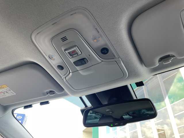 トヨタ プリウス A ツーリングセレクション 青森県 2019(平31)年 1.7万km ホワイトパールクリスタルシャイン 4WD/寒冷地仕様/純正9インチSDナビ・フルセグTV/CD・DVD・Bluetooth・SD/バックカメラ/黒合皮シート/前席シートヒーター/運転席パワーシート/ヘッドアップディスプレイ/セーフティセンス/プリクラッシュセーフティ/レーダークルーズコントロール/レーンディパーチャーアラート/オートマチックハイビーム/ブラインドスポットモニター/クリアランスソナー/パーキングアシスト/前方ドライブレコーダー/ビルトインETC/AC100V1500W/ワイパーデアイサー/LEDヘッドライト/オートライト/LEDフォグランプ/純正17インチアルミ/TRDエアロ/スペアキー/保証書・取説書