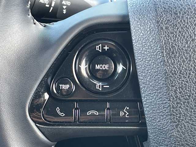 トヨタ プリウス A ツーリングセレクション 青森県 2019(平31)年 1.7万km ホワイトパールクリスタルシャイン 4WD/寒冷地仕様/純正9インチSDナビ・フルセグTV/CD・DVD・Bluetooth・SD/バックカメラ/黒合皮シート/前席シートヒーター/運転席パワーシート/ヘッドアップディスプレイ/セーフティセンス/プリクラッシュセーフティ/レーダークルーズコントロール/レーンディパーチャーアラート/オートマチックハイビーム/ブラインドスポットモニター/クリアランスソナー/パーキングアシスト/前方ドライブレコーダー/ビルトインETC/AC100V1500W/ワイパーデアイサー/LEDヘッドライト/オートライト/LEDフォグランプ/純正17インチアルミ/TRDエアロ/スペアキー/保証書・取説書