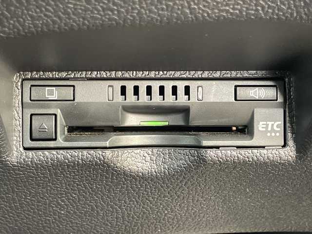 トヨタ プリウス A ツーリングセレクション 青森県 2019(平31)年 1.7万km ホワイトパールクリスタルシャイン 4WD/寒冷地仕様/純正9インチSDナビ・フルセグTV/CD・DVD・Bluetooth・SD/バックカメラ/黒合皮シート/前席シートヒーター/運転席パワーシート/ヘッドアップディスプレイ/セーフティセンス/プリクラッシュセーフティ/レーダークルーズコントロール/レーンディパーチャーアラート/オートマチックハイビーム/ブラインドスポットモニター/クリアランスソナー/パーキングアシスト/前方ドライブレコーダー/ビルトインETC/AC100V1500W/ワイパーデアイサー/LEDヘッドライト/オートライト/LEDフォグランプ/純正17インチアルミ/TRDエアロ/スペアキー/保証書・取説書