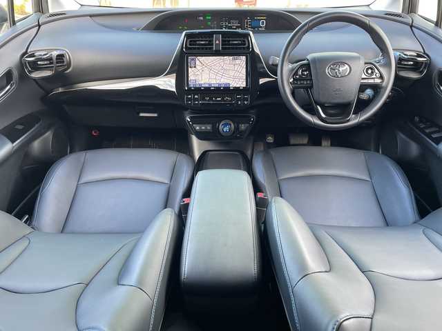 トヨタ プリウス A ツーリングセレクション 青森県 2019(平31)年 1.7万km ホワイトパールクリスタルシャイン 4WD/寒冷地仕様/純正9インチSDナビ・フルセグTV/CD・DVD・Bluetooth・SD/バックカメラ/黒合皮シート/前席シートヒーター/運転席パワーシート/ヘッドアップディスプレイ/セーフティセンス/プリクラッシュセーフティ/レーダークルーズコントロール/レーンディパーチャーアラート/オートマチックハイビーム/ブラインドスポットモニター/クリアランスソナー/パーキングアシスト/前方ドライブレコーダー/ビルトインETC/AC100V1500W/ワイパーデアイサー/LEDヘッドライト/オートライト/LEDフォグランプ/純正17インチアルミ/TRDエアロ/スペアキー/保証書・取説書