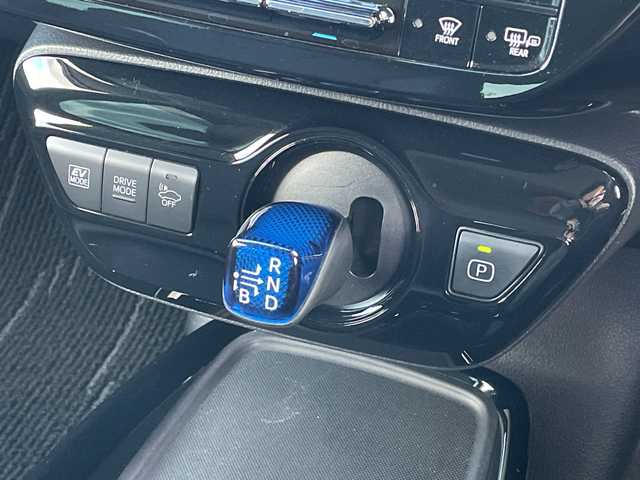 トヨタ プリウス A ツーリングセレクション 青森県 2019(平31)年 1.7万km ホワイトパールクリスタルシャイン 4WD/寒冷地仕様/純正9インチSDナビ・フルセグTV/CD・DVD・Bluetooth・SD/バックカメラ/黒合皮シート/前席シートヒーター/運転席パワーシート/ヘッドアップディスプレイ/セーフティセンス/プリクラッシュセーフティ/レーダークルーズコントロール/レーンディパーチャーアラート/オートマチックハイビーム/ブラインドスポットモニター/クリアランスソナー/パーキングアシスト/前方ドライブレコーダー/ビルトインETC/AC100V1500W/ワイパーデアイサー/LEDヘッドライト/オートライト/LEDフォグランプ/純正17インチアルミ/TRDエアロ/スペアキー/保証書・取説書