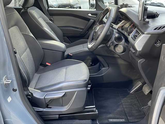 ルノー ルノー カングー ヴァリエテ 東京都 2024(令6)年 0.7万km グレー 車体色　KPW　グリ・アーバン（スモーキーグレー）/ヴァリエテ（2023年限定200台）/ワンオーナー/新車時保証書　取扱説明書　記録簿/レーンセンタリングアシスト/アダプティブクルーズコントロール/ブラインドスポットモニター/ディスプレイオーディオ/【USB/Bluetooth接続】/バックカメラ　ETC/ドライブレコーダー（前後）/LEDヘッドライト/サイド/カーテンエアバッグ/スマートキー×２/COXボディーダンパー【ディーラー取付】/ルーフレール