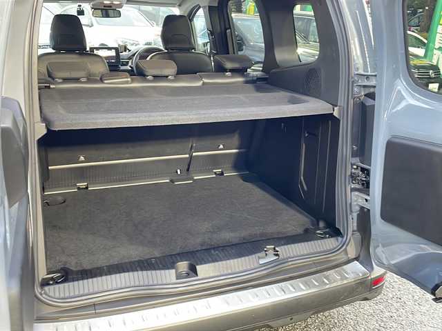 ルノー ルノー カングー ヴァリエテ 東京都 2024(令6)年 0.7万km グレー 車体色　KPW　グリ・アーバン（スモーキーグレー）/ヴァリエテ（2023年限定200台）/ワンオーナー/新車時保証書　取扱説明書　記録簿/レーンセンタリングアシスト/アダプティブクルーズコントロール/ブラインドスポットモニター/ディスプレイオーディオ/【USB/Bluetooth接続】/バックカメラ　ETC/ドライブレコーダー（前後）/LEDヘッドライト/サイド/カーテンエアバッグ/スマートキー×２/COXボディーダンパー【ディーラー取付】/ルーフレール