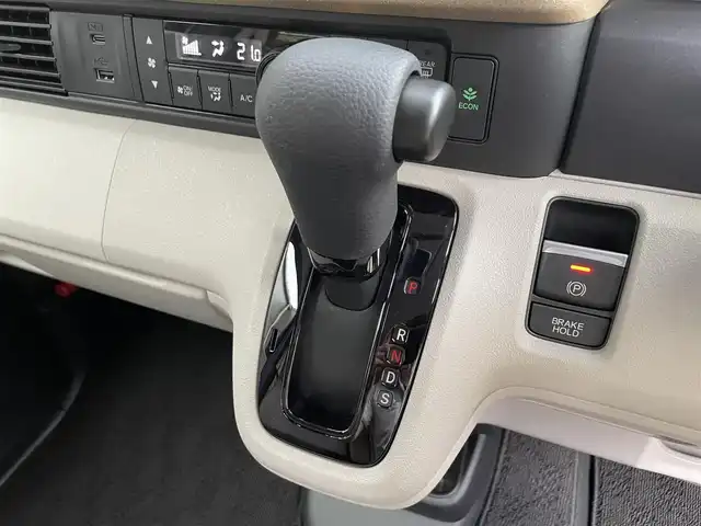 ホンダ Ｎ ＢＯＸ 滋賀県 2024(令6)年 0.2万km クリスタルブラックパール 禁煙車/純正８型ナビ/バックカメラ/ドライブレコーダー/ＬＥＤライト/ステアリングスイッチ/ホンダセンシング/●衝突軽減ブレーキ/●先行車発進お知らせ機能/●歩行者事故低減ステアリング/●路外逸脱抑制機能/●標識認識機能/●渋滞追従機能付アダプティブクルーズコントロール/●車線維持支援システム/●誤発進抑制機能/●後方誤発進抑制機能/●近距離衝突軽減ブレーキ/●急アクセル抑制機能/●パーキングセンサーシステム/●オートハイビーム/片側パワースライドドア/オートライト/スマートキー/オートブレーキホールド/電動格納ミラー