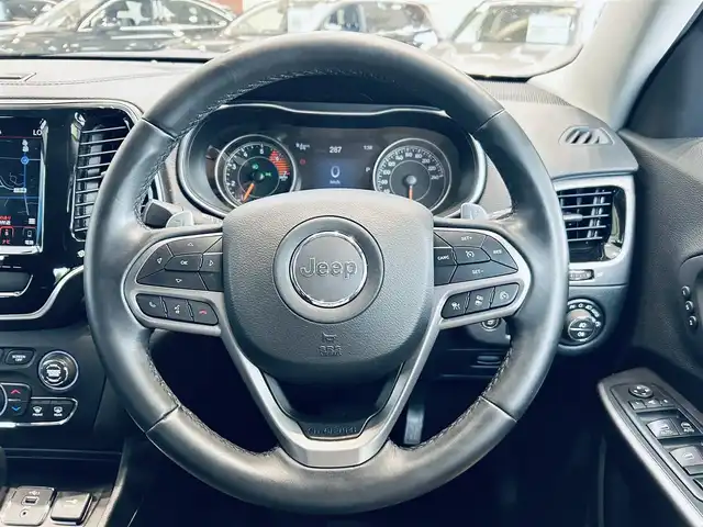 クライスラー・ジープ ジープ チェロキー リミテッド 大阪府 2020(令2)年 2.1万km ダイヤモンドブラッククリスタル ACC/黒革/パワーシート/Dシートメモリ/エアシートヒーター/純正ナビ/TV/バック・サイドカメラ/applecarplay/純正18インチAW/電動リアゲート/ブラインドスポット/クリアランスソナー