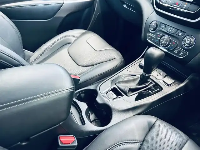 クライスラー・ジープ ジープ チェロキー リミテッド 大阪府 2020(令2)年 2.1万km ダイヤモンドブラッククリスタル ACC/黒革/パワーシート/Dシートメモリ/エアシートヒーター/純正ナビ/TV/バック・サイドカメラ/applecarplay/純正18インチAW/電動リアゲート/ブラインドスポット/クリアランスソナー