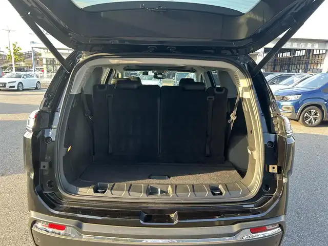 クライスラー・ジープ ジープ コマンダー リミテッド 滋賀県 2023(令5)年 1.5万km 黒 サンルーフ/4WD/ディーゼルターボ/純正ディスプレイオーディオナビ/　(BT/CarPlay)/アラウンドビューモニター/レーダークルーズコントロール/レザーシート/・前席シートヒーター/・前席パワーシート/ステアリングヒーター/ブラインドスポットモニター/ミラーヒーター/ダウンヒルアシストコントロール/前後コーナーセンサー/ワイヤレス充電/パーキングアシスト/パワーバックドア/純正LEDヘッドライト/純正ゴムフロアマット/ルーフレール/ETC2.0/純正18インチAW