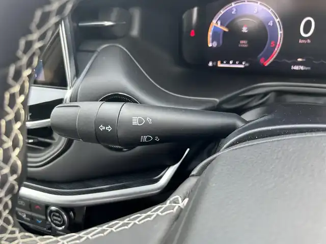 クライスラー・ジープ ジープ コマンダー リミテッド 滋賀県 2023(令5)年 1.5万km 黒 サンルーフ/4WD/ディーゼルターボ/純正ディスプレイオーディオナビ/　(BT/CarPlay)/アラウンドビューモニター/レーダークルーズコントロール/レザーシート/・前席シートヒーター/・前席パワーシート/ステアリングヒーター/ブラインドスポットモニター/ミラーヒーター/ダウンヒルアシストコントロール/前後コーナーセンサー/ワイヤレス充電/パーキングアシスト/パワーバックドア/純正LEDヘッドライト/純正ゴムフロアマット/ルーフレール/ETC2.0/純正18インチAW