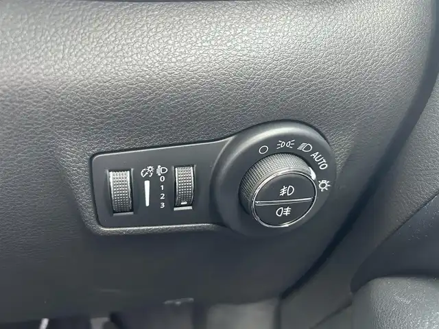 クライスラー・ジープ ジープ コマンダー リミテッド 滋賀県 2023(令5)年 1.5万km 黒 サンルーフ/4WD/ディーゼルターボ/純正ディスプレイオーディオナビ/　(BT/CarPlay)/アラウンドビューモニター/レーダークルーズコントロール/レザーシート/・前席シートヒーター/・前席パワーシート/ステアリングヒーター/ブラインドスポットモニター/ミラーヒーター/ダウンヒルアシストコントロール/前後コーナーセンサー/ワイヤレス充電/パーキングアシスト/パワーバックドア/純正LEDヘッドライト/純正ゴムフロアマット/ルーフレール/ETC2.0/純正18インチAW