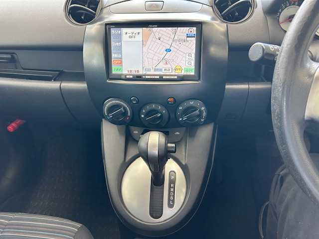 マツダ デミオ 13C スマートエディション 宮城県 2010(平22)年 7万km メトロポリタングレーマイカ ワンオーナー/純正ナビ（AM/FM/CD/TV/iPod）/取扱説明書/保証書/記録簿/サマータイヤ（175/65R14）４ｍｍ/スタッドレスタイヤ積込社外AW（175/65R14）６ｍｍ