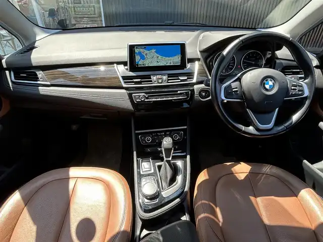 ＢＭＷ ２１８ｉ アクティブツアラー ラグジュアリー 福岡県 2017(平29)年 3.2万km ミネラルホワイト インテリジェントセーフティ/コンフォートパッケージ/茶革シート/前席シートヒーター/純正ナビ/社外フルセグTV/バックカメラ/Bluetooth/パワーバックドア/前後コーナーセンサー　/オートライト/オートワイパー/ＬＩＭコントロール　/純正16インチアルミホイール/ミラー一体型ＥＴＣ