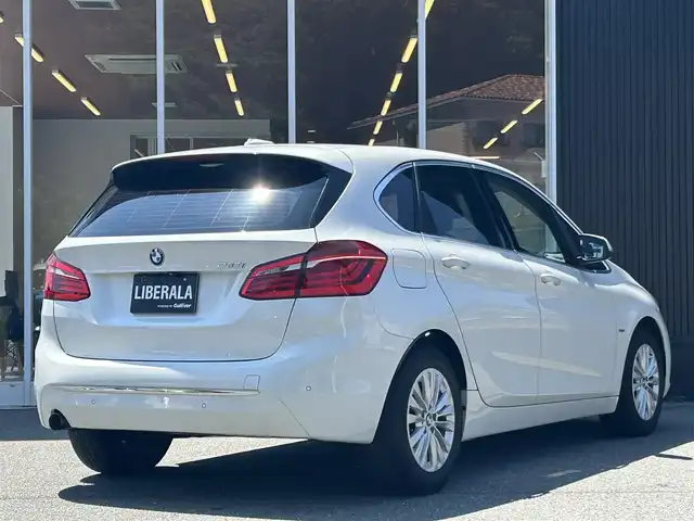 ＢＭＷ ２１８ｉ アクティブツアラー ラグジュアリー 福岡県 2017(平29)年 3.2万km ミネラルホワイト インテリジェントセーフティ/コンフォートパッケージ/茶革シート/前席シートヒーター/純正ナビ/社外フルセグTV/バックカメラ/Bluetooth/パワーバックドア/前後コーナーセンサー　/オートライト/オートワイパー/ＬＩＭコントロール　/純正16インチアルミホイール/ミラー一体型ＥＴＣ