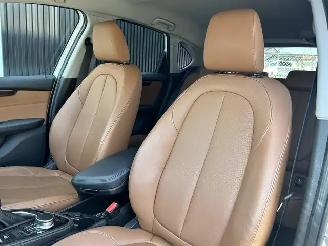 ＢＭＷ ２１８ｉ アクティブツアラー ラグジュアリー 福岡県 2017(平29)年 3.2万km ミネラルホワイト インテリジェントセーフティ/コンフォートパッケージ/茶革シート/前席シートヒーター/純正ナビ/社外フルセグTV/バックカメラ/Bluetooth/パワーバックドア/前後コーナーセンサー　/オートライト/オートワイパー/ＬＩＭコントロール　/純正16インチアルミホイール/ミラー一体型ＥＴＣ