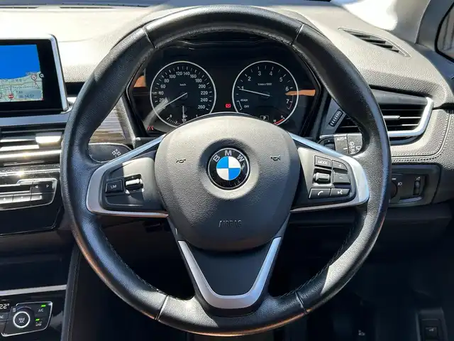 ＢＭＷ ２１８ｉ アクティブツアラー ラグジュアリー 福岡県 2017(平29)年 3.2万km ミネラルホワイト インテリジェントセーフティ/コンフォートパッケージ/茶革シート/前席シートヒーター/純正ナビ/社外フルセグTV/バックカメラ/Bluetooth/パワーバックドア/前後コーナーセンサー　/オートライト/オートワイパー/ＬＩＭコントロール　/純正16インチアルミホイール/ミラー一体型ＥＴＣ