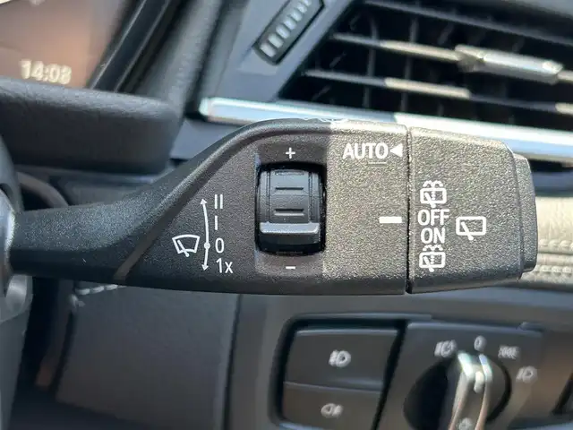 ＢＭＷ ２１８ｉ アクティブツアラー ラグジュアリー 福岡県 2017(平29)年 3.2万km ミネラルホワイト インテリジェントセーフティ/コンフォートパッケージ/茶革シート/前席シートヒーター/純正ナビ/社外フルセグTV/バックカメラ/Bluetooth/パワーバックドア/前後コーナーセンサー　/オートライト/オートワイパー/ＬＩＭコントロール　/純正16インチアルミホイール/ミラー一体型ＥＴＣ
