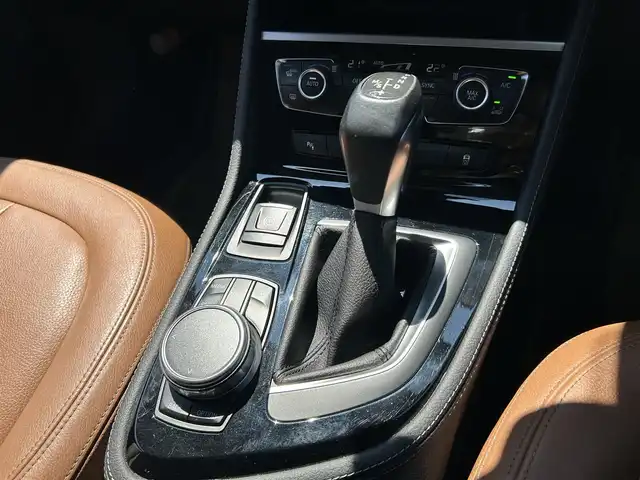 ＢＭＷ ２１８ｉ アクティブツアラー ラグジュアリー 福岡県 2017(平29)年 3.2万km ミネラルホワイト インテリジェントセーフティ/コンフォートパッケージ/茶革シート/前席シートヒーター/純正ナビ/社外フルセグTV/バックカメラ/Bluetooth/パワーバックドア/前後コーナーセンサー　/オートライト/オートワイパー/ＬＩＭコントロール　/純正16インチアルミホイール/ミラー一体型ＥＴＣ