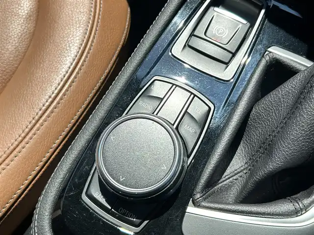 ＢＭＷ ２１８ｉ アクティブツアラー ラグジュアリー 福岡県 2017(平29)年 3.2万km ミネラルホワイト インテリジェントセーフティ/コンフォートパッケージ/茶革シート/前席シートヒーター/純正ナビ/社外フルセグTV/バックカメラ/Bluetooth/パワーバックドア/前後コーナーセンサー　/オートライト/オートワイパー/ＬＩＭコントロール　/純正16インチアルミホイール/ミラー一体型ＥＴＣ