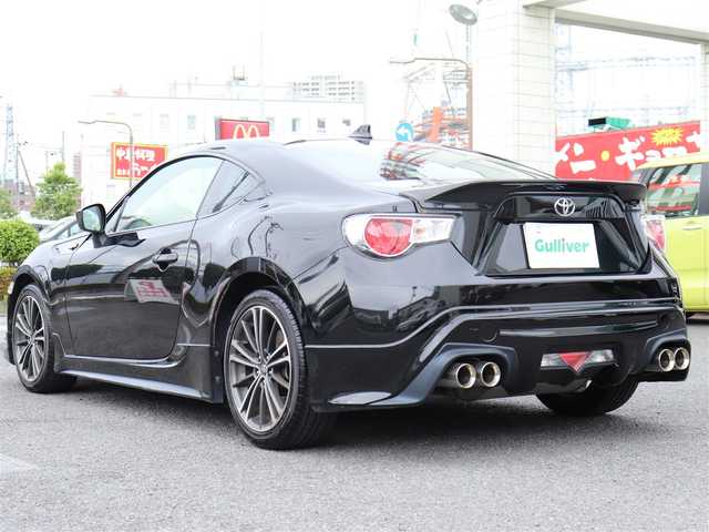 トヨタ ８６ GT 神奈川県 2015(平27)年 6.3万km 黒 ワンオーナー /ドラレコ /純正17インチAW/TRDエアロ(フロント、リア、サイド)/TRDマフラー/社外メモリナビ/フルセグテレビ/バックカメラ/プッシュスタート/ETC2.0/純正LEDクリアランス付ヘッドライト/フロントフォグランプ/クルーズコントロール/デジタルスピードメーター/パドルシフト/左右独立温度調整オートエアコン/スペアキー×1/保証書/取説