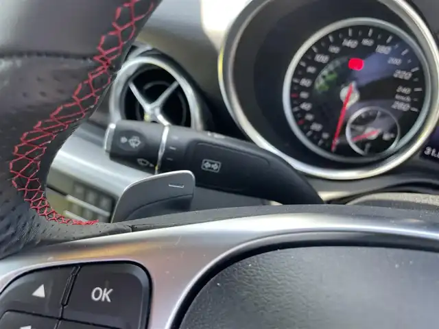 メルセデス・ベンツ ＳＬＣ１８０ スポーツ 富山県 2019(平31)年 0.6万km 黒 ワンオーナー/純正ナビ/フルセグＴＶ/Bluetooth/DVD再生/プッシュスタートエンジン/スマートキー/レザーシート/シートヒーター/パワーシート/レーダークルーズコントロール/ブラインドスポットモニター/LEDオートライト/コーナーセンサー/ビルトインETC/ドライブレコーダー