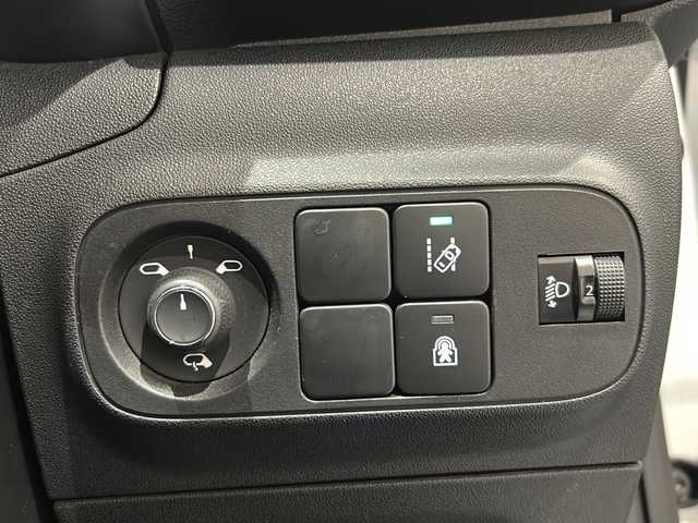 シトロエン Ｃ３ エル 新潟県 2018(平30)年 2.8万km ブランバンキーズ アクティブセーフティブレーキ/純正ナビ/フルセグTV/バックカメラ/ETC/クルーズコントロール/インテリジェントハイビーム/純正17インチアルミホイール/オールシーズンタイヤ/コーナーセンサー/アイドリングストップ/スマートキー/プッシュスタート