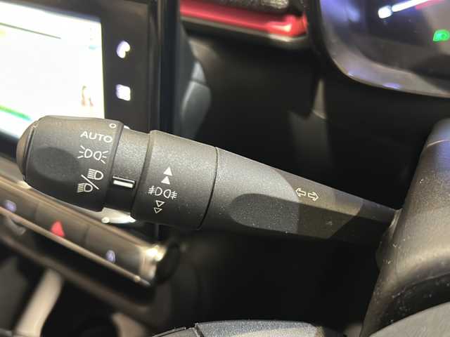 シトロエン Ｃ３ エル 新潟県 2018(平30)年 2.8万km ブランバンキーズ アクティブセーフティブレーキ/純正ナビ/フルセグTV/バックカメラ/ETC/クルーズコントロール/インテリジェントハイビーム/純正17インチアルミホイール/オールシーズンタイヤ/コーナーセンサー/アイドリングストップ/スマートキー/プッシュスタート