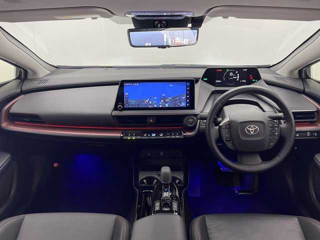 トヨタ プリウス Z 宮崎県 2024(令6)年 1.9万km アティチュードブラックマイカ 禁煙車/トヨタセーフティセンス/純正12.3型ディスプレイオーディオナビTV/（T-CONNECT/USB/HDMI/FMAM/Bluetooth/フルセグTV）/純正ビルトイン2.0ETC/純正19インチアルミ/純正LEDオートライト/純正フロアマット/プリクラッシュセーフティ/アダプティブクルーズコントロール/レーンディパーチャーアラート/オートマチックハイビーム/パーキングアシスト/クリアランスソナー/ブラインドスポットモニター/デジタルミラー/電子パーキング/オートホールド/パワーバックドア/AC100V/オートエアコン/前席シートヒーター/エアシート/運転席パワーシート/本革巻ハンドル/スマートキー/プッシュエンジンスタート/スペアキー/新車時保証書/取扱い説明書