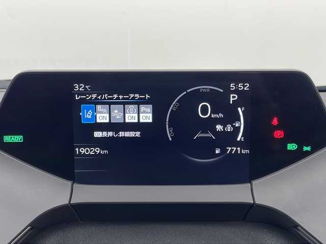 トヨタ プリウス Z 宮崎県 2024(令6)年 1.9万km アティチュードブラックマイカ 禁煙車/トヨタセーフティセンス/純正12.3型ディスプレイオーディオナビTV/（T-CONNECT/USB/HDMI/FMAM/Bluetooth/フルセグTV）/純正ビルトイン2.0ETC/純正19インチアルミ/純正LEDオートライト/純正フロアマット/プリクラッシュセーフティ/アダプティブクルーズコントロール/レーンディパーチャーアラート/オートマチックハイビーム/パーキングアシスト/クリアランスソナー/ブラインドスポットモニター/デジタルミラー/電子パーキング/オートホールド/パワーバックドア/AC100V/オートエアコン/前席シートヒーター/エアシート/運転席パワーシート/本革巻ハンドル/スマートキー/プッシュエンジンスタート/スペアキー/新車時保証書/取扱い説明書