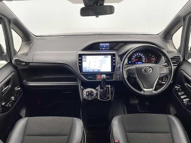 トヨタ ノア Si ダブルバイビーⅡ 宮崎県 2020(令2)年 6.7万km ブラック ワンオーナー/純正10インチメモリーナビ/ CD DVD MSV BTオーディオ フルセグTV/バックカメラ/前後クリアランスソナー /レーンディパーチャーアラート/プリクラッシュセーフティ/両側パワースライドドア /純正12.1型フリップダウンモニター/クルーズコントロール/ステアリングリモコン/純正LEDヘッドライト/LEDフォグライト/純正フロアマット/ビルトインETC