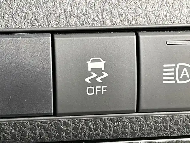 トヨタ カムリ WS 福岡県 2021(令3)年 8.3万km プラチナホワイトパールマイカ 純正８型ＤＡナビ／フルセグＴＶ　/バックカメラ　/ＥＴＣ　/前後ドラレコ　/レーダークルコン　/コーナーセンサー　/衝突軽減ブレーキ　/レーンキープ　/ＢＳＭ　/アクセル踏み間違い防止　/ハーフレザー　/パワーシート　/ＬＥＤヘッドライト