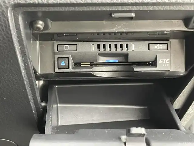 トヨタ カムリ WS 福岡県 2021(令3)年 8.3万km プラチナホワイトパールマイカ 純正８型ＤＡナビ／フルセグＴＶ　/バックカメラ　/ＥＴＣ　/前後ドラレコ　/レーダークルコン　/コーナーセンサー　/衝突軽減ブレーキ　/レーンキープ　/ＢＳＭ　/アクセル踏み間違い防止　/ハーフレザー　/パワーシート　/ＬＥＤヘッドライト