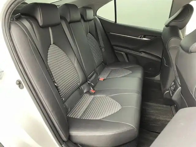 トヨタ カムリ WS 福岡県 2021(令3)年 8.3万km プラチナホワイトパールマイカ 純正８型ＤＡナビ／フルセグＴＶ　/バックカメラ　/ＥＴＣ　/前後ドラレコ　/レーダークルコン　/コーナーセンサー　/衝突軽減ブレーキ　/レーンキープ　/ＢＳＭ　/アクセル踏み間違い防止　/ハーフレザー　/パワーシート　/ＬＥＤヘッドライト