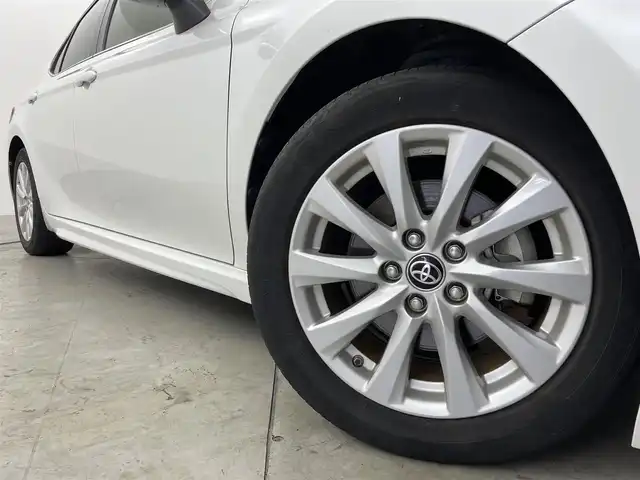 トヨタ カムリ WS 福岡県 2021(令3)年 8.3万km プラチナホワイトパールマイカ 純正８型ＤＡナビ／フルセグＴＶ　/バックカメラ　/ＥＴＣ　/前後ドラレコ　/レーダークルコン　/コーナーセンサー　/衝突軽減ブレーキ　/レーンキープ　/ＢＳＭ　/アクセル踏み間違い防止　/ハーフレザー　/パワーシート　/ＬＥＤヘッドライト