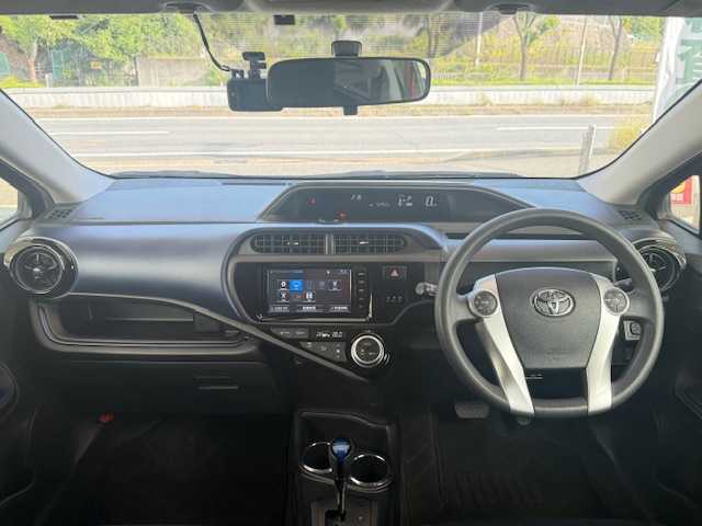 トヨタ アクア S 大阪府 2015(平27)年 5.4万km スーパーレッドⅤ /禁煙車//純正SDナビ【NSZT-W64】//フルTV・Bluetooth・CD・DVD・ラジオ//バックカメラ//前席シートヒーター//LEDヘッドライト//社外１５インチAW//プッシュスタート//スマートキー//取扱説明書//保証書//スペアキー