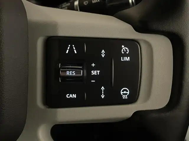 ランドローバー ランドローバー ディフェンダー 110XダイナミックSE 静岡県 2021(令3)年 0.4万km グレーⅡ 衝突軽減Ｂ　/半革　/ＣａｒＰｌａｙ　/サンルーフ　/ＭＥＲＩＤＩＡＮサウンド　/３６０°カメラ　/パワーシート／ヒーター／メモリ　/純正２０ＡＷ　/アイドリングストップ　/ＢＳＭ　/ＬＫＡ　/スマートキー