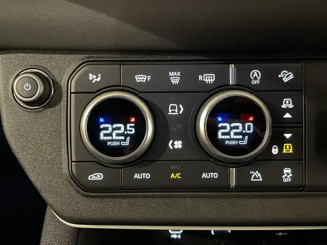ランドローバー ランドローバー ディフェンダー 110XダイナミックSE 静岡県 2021(令3)年 0.4万km グレーⅡ 衝突軽減Ｂ　/半革　/ＣａｒＰｌａｙ　/サンルーフ　/ＭＥＲＩＤＩＡＮサウンド　/３６０°カメラ　/パワーシート／ヒーター／メモリ　/純正２０ＡＷ　/アイドリングストップ　/ＢＳＭ　/ＬＫＡ　/スマートキー