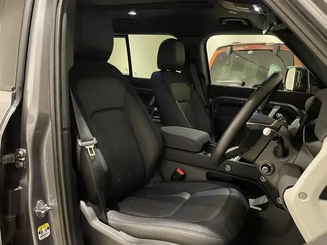 ランドローバー ランドローバー ディフェンダー 110XダイナミックSE 静岡県 2021(令3)年 0.4万km グレーⅡ 衝突軽減Ｂ　/半革　/ＣａｒＰｌａｙ　/サンルーフ　/ＭＥＲＩＤＩＡＮサウンド　/３６０°カメラ　/パワーシート／ヒーター／メモリ　/純正２０ＡＷ　/アイドリングストップ　/ＢＳＭ　/ＬＫＡ　/スマートキー